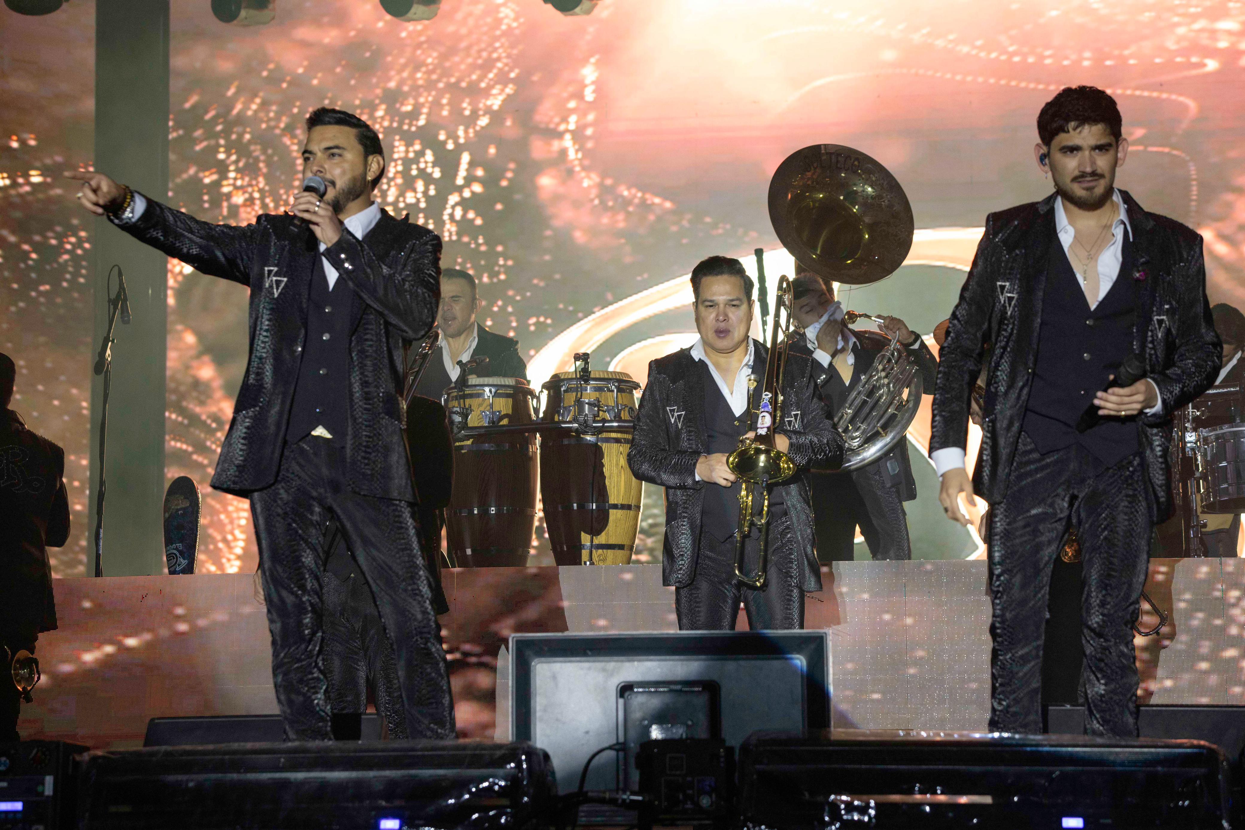 El Recodo hizo vibrar el Foro del Artista en la Feria Internacional del Arte Efímero y la Dalia Huamantla 2025